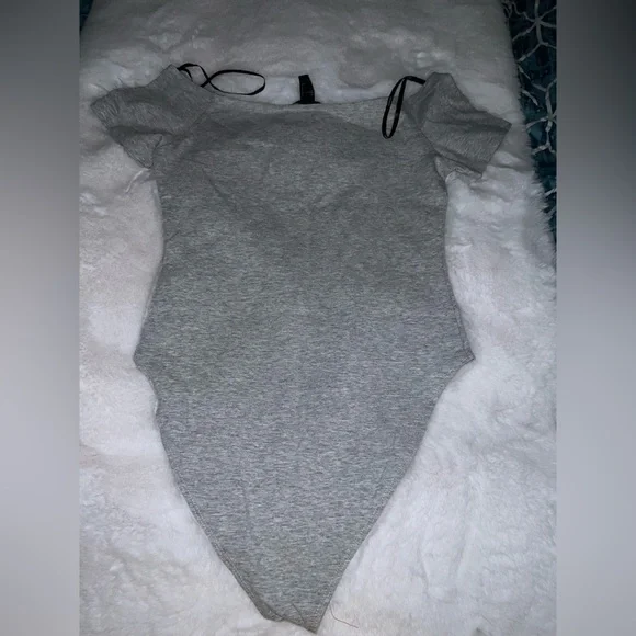 4/$10 Bundle Sale: NWOT Forever 21 Off Shoulder Short Sleeve Bodysuit - Picture 4 of 4